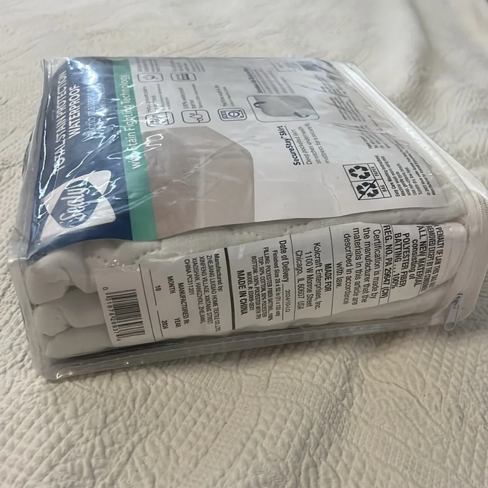 Sealy White Crib Mattress Pad with Stain Protection- New in package